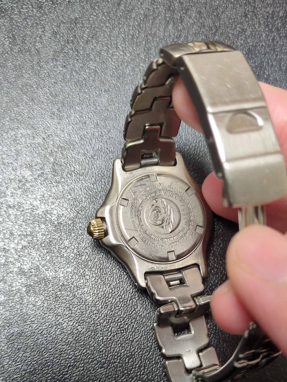 Seiko Scuba 200m Titanium Quartz - Picture 4 of 7